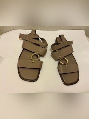 NWOB Corello Women’s Taupe Leather Ring-Accent Strappy Sandals size 7
